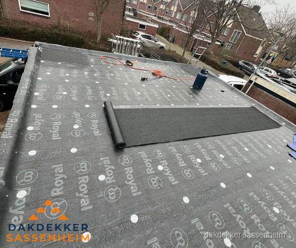 Dakrenovatie plat dak met bitumen dakbedekking in Sassenheim