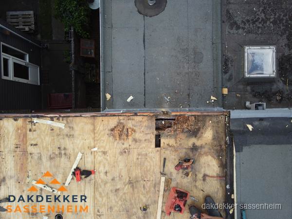 Dakschade en renovatie plat dak vanuit de lucht in Sassenheim Dakschade en renovatie plat dak vanuit de lucht in Sassenheim