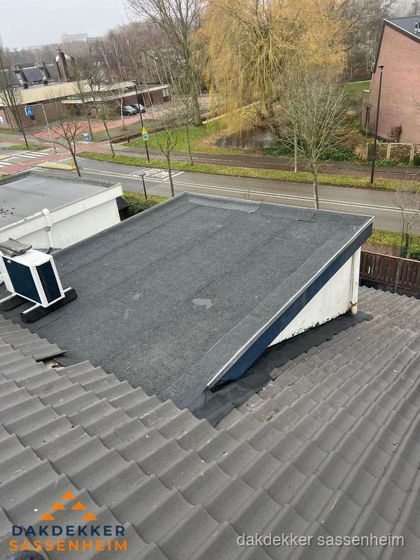 Plat dak met bitumen isolatie en dakbedekking in Sassenheim Plat dak met bitumen isolatie en dakbedekking in Sassenheim